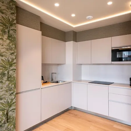 Apartamentos Core Suites Walencja Zewnętrze zdjęcie A modern kitchen